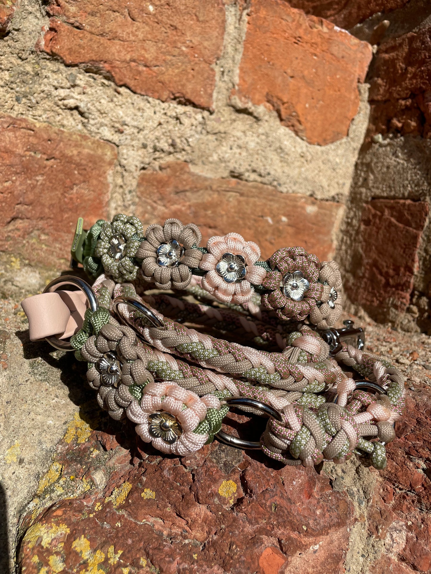 Paracordhalsband ''Blümchen''